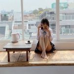 菊地姫奈、美脚のアングルが絶妙な制服オフショット公開！