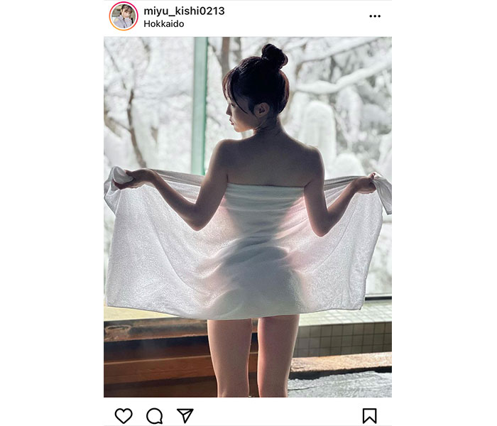 #ババババンビ・岸みゆ、バックショットで絶妙な透けボディ披露！