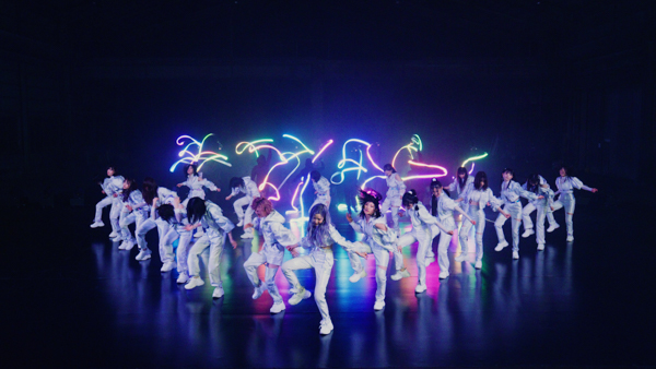 AKB48、最新シングル『元カレです』MVが今夜プレミア公開！最新アートワークも解禁