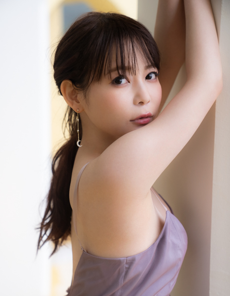 中川翔子、赤ビキニで振り向くしっとり美尻ショット初公開