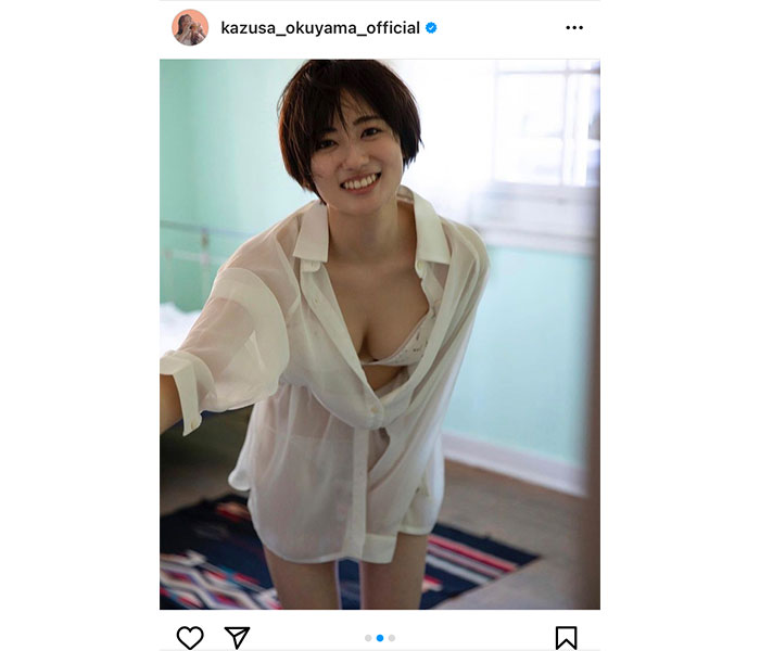 奥山かずさ、シースルーの彼シャツ姿で健康美バスト披露