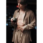 SKY-HI、自身が出演する「C COFFEE」新CMで鍛えられた腹筋を披露