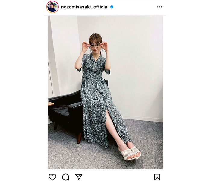 佐々木希、ワンピースから美脚チラリ「可愛いが過ぎます！」