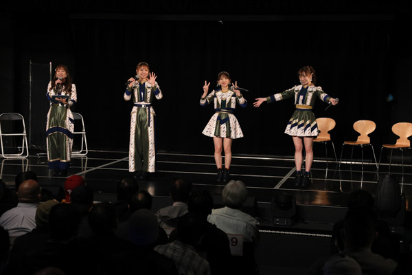 SKE48・11期生が初お披露目！劇場で緊張の特技披露