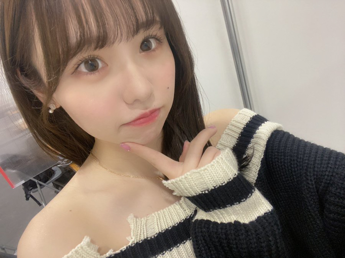 SKE48・佐藤佳穂、気になるオフショルニット姿にファンどぎまぎ「ハマりにきちゃえば」