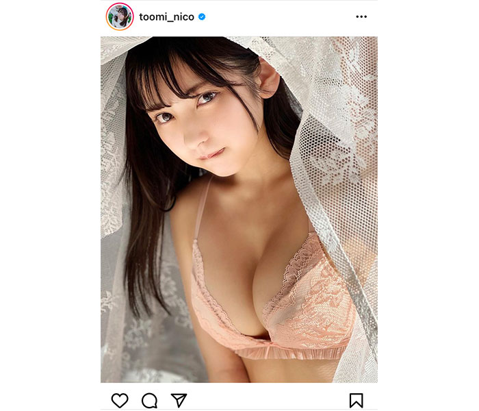 #2i2・十味「ありがとうだいすき」、刺激的な美乳ショットで感謝のメッセージ