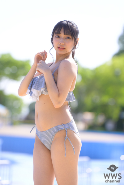 【写真特集 11枚】天使もも、風に揺れるポニーテール×水着の王道ポートレートで夏を呼び込む！＜近代麻雀水着祭2022＞