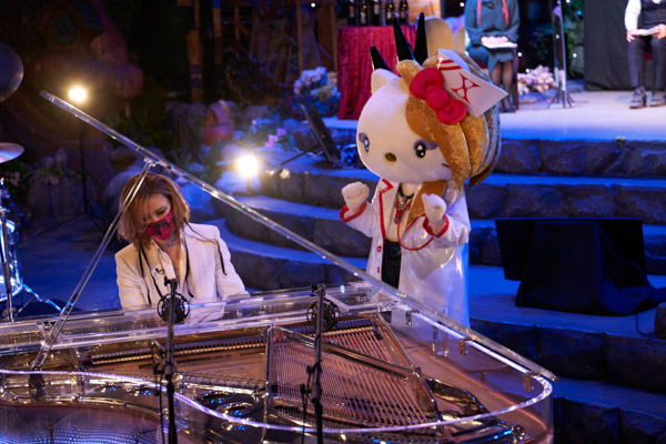 YOSHIKI、yoshikittyとリハ無しで「紅」をセッション