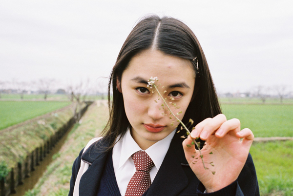 八木莉可子、17歳から20歳までの3年半を切り取った初写真集が発売