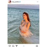 雪平莉左、夕陽に染まった海で魅せる「人魚姫」ショットに歓喜の声