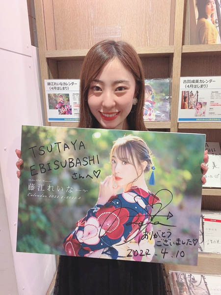 藤江れいな、古賀成美が思い出深い大阪の書店でカレンダー発売イベントを開催