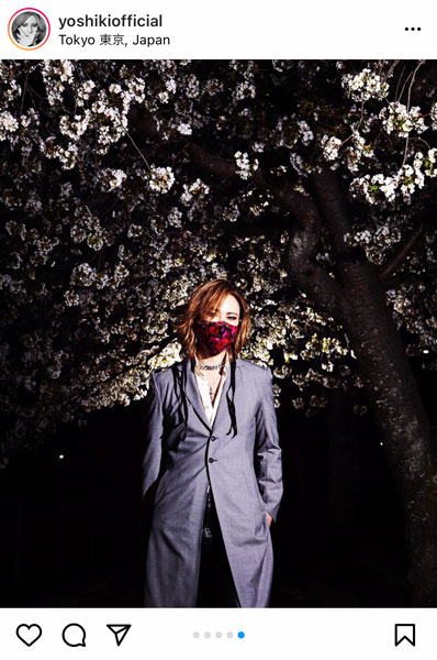 YOSHIKIが夜桜の下で美しすぎる決めショット「薔薇も似合うけど、桜も似合ってます」「YOSHIKIさんが桜みたいです」とファン陶酔！