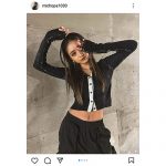 みちょぱ、 クロップド丈のヘソ出しマニッシュスタイル公開！「おへそのピアスがセクシー」