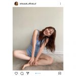 鈴木愛理、煌めきグリッターメイクでチャーミングな笑顔とヘルシーボディ披露！