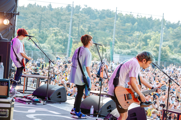 【ライブレポート】04 Limited Sazabysが曲とともにファンに届けたメッセージとは？ ＜JAPAN JAM 2022＞