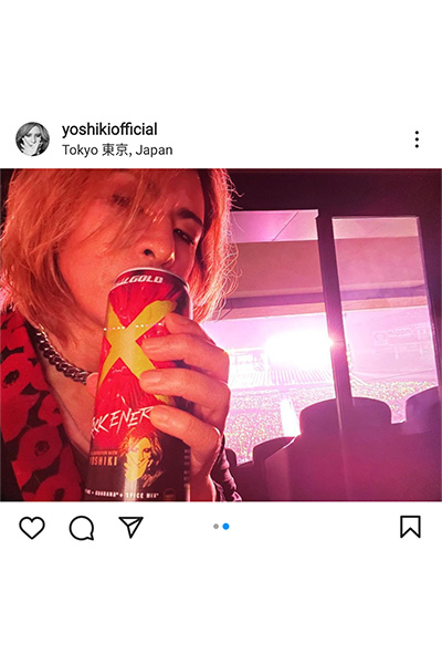 YOSHIKI、ラルクのライブ参戦でサングラス無しのオフショット公開「HYDEさんから元気もらって」の声も