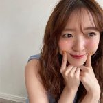 鈴木愛理、煌めきグリッターメイクでチャーミングな笑顔とヘルシーボディ披露！