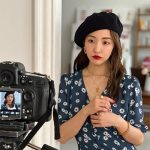 板野友美、ベレー帽×ワンピース姿のオフショット多数公開「何枚目が好き？」