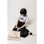 元サイサイのすぅ、コラボアイテムを発売決定！短トップスでお腹チラリ「おへそ可愛い」「カワイイとカッコいいの融合」