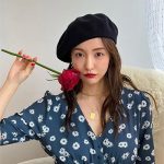 板野友美、ベレー帽×ワンピース姿のオフショット多数公開「何枚目が好き？」