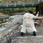 ドラマ『パンドラの果実』岸井ゆきの、河原ロケの合間を楽しむ姿公開