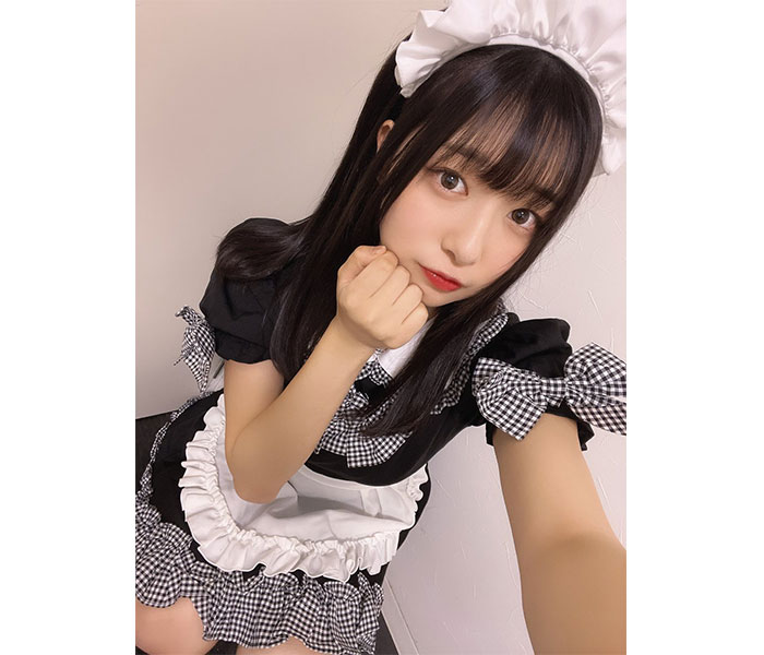 我妻ゆりか︎︎、メイド服で美脚チラリ！「どこのメイド喫茶に居るんですか笑」