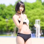 【写真特集 8枚】西山乃利子、黒髪ボブが風になびく大人セクシーな水着姿を披露！＜近代麻雀水着祭2022＞