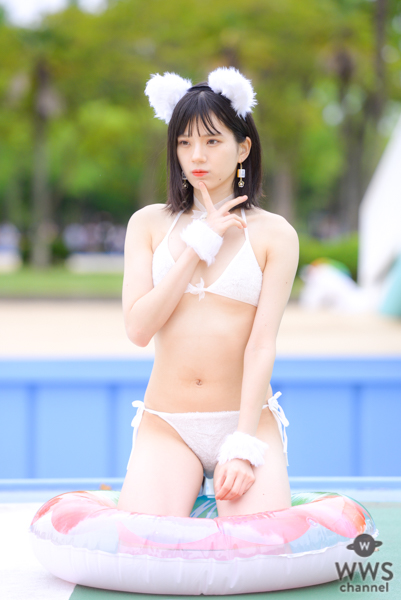 【写真 5枚】胡椒あや、フワフワな白猫ビキニで視線釘付け！＜近代麻雀水着祭2022＞