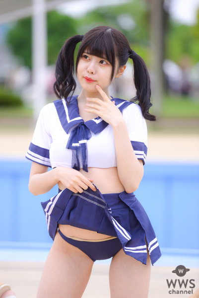 【写真特集 12枚】Teamくれれっ娘！・守道小粋、セーラー服からビキニチラリの誘惑ポーズで悩殺！＜近代麻雀水着祭2022＞