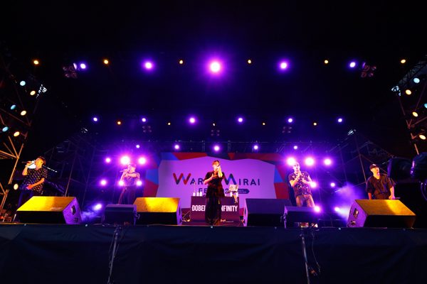 DOBERMAN INFINITY、力強いパフォーマンスでオーディエンスを圧倒＜Warai Mirai Fes 2022＞