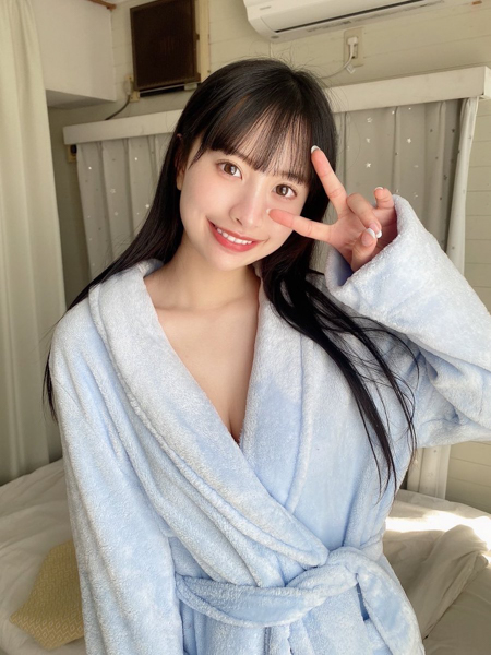 藤川らるむ、ポニーテールのオフショットで美谷間チラリ「らるむお姉さま美しい！」