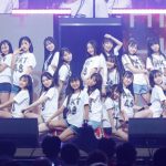 HKT48、6期生18名がお披露目！新曲『ビーサンはなぜなくなるのか？』サプライズ披露も