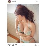 伊織いお、ベッドで寝そべるJ乳ランジェリーショットに「美しすぎる」の声
