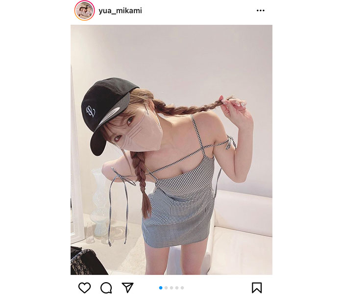 三上悠亜、ミニ丈ワンピースで美乳チラリ！「女王の貫禄」「何しても可愛い」などファン歓喜