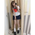綺星★フィオレナード・猫宮りな、セーラー服コスプレで美脚披露！