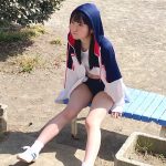アキシブproject・新居歩美が美脚をのぞかせたグラビアオフショット公開