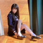 アキシブproject・新居歩美が美脚をのぞかせたグラビアオフショット公開