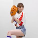 CanCamモデルほのか、初の始球式で美腹筋チラリ美しいフォームで投球