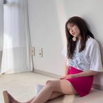 吉田朱里、ミニスカコーデで魅せる美脚に「本当にスタイル良すぎ」「スタイルも表情も優勝」の声