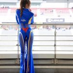 レースクイーン・安田七奈、透け感セクシーなコスチュームでくびれライン披露！