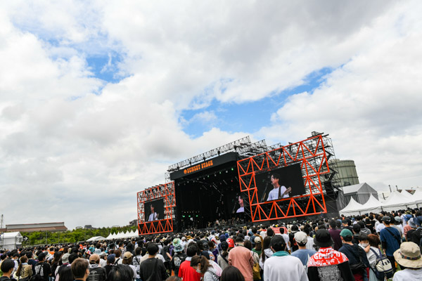 【ライブレポート】優里が新曲『うぉ』を初披露。土砂降りの中、フェスならではの熱いパフォーマンス！＜JAPAN JAM 2022＞