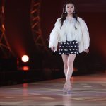 【動画】元NMB48・村瀬紗英、ボリューム感のある白トップスで登場！＜札幌コレクション 2022 S/S＞