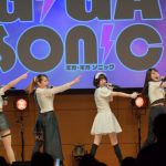 GIRLY MOON PROJECT、ギガソニで新曲『太陽フラッグ』を初披露！会場を巻き込むパフォーマンスを届ける＜GIGA・GIGA SONIC＞
