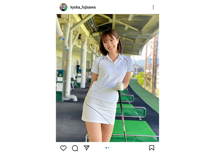 レースクイーン・藤澤響花、太ももチラリな超ミニ丈ゴルフウェアで美脚披露！