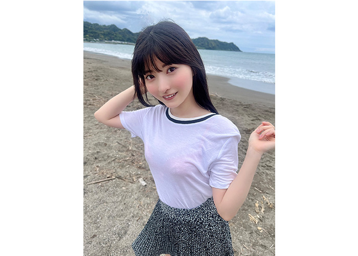 #ババババンビ・小鳥遊るい、濡れ透けTシャツで柔肌披露！