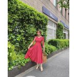 石川恋、フェミニンコーデの撮影オフショット公開