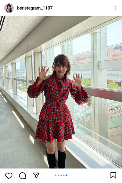 AKB48・岡部麟、絶対領域チラリなミニスカート衣装披露「顔面国宝」と絶賛の声！