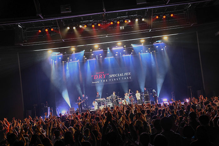 布袋寅泰、SUPER BEAVER、緑黄色社会、キタニタツヤが集結「SUPER DRY SPECIAL FES」開催