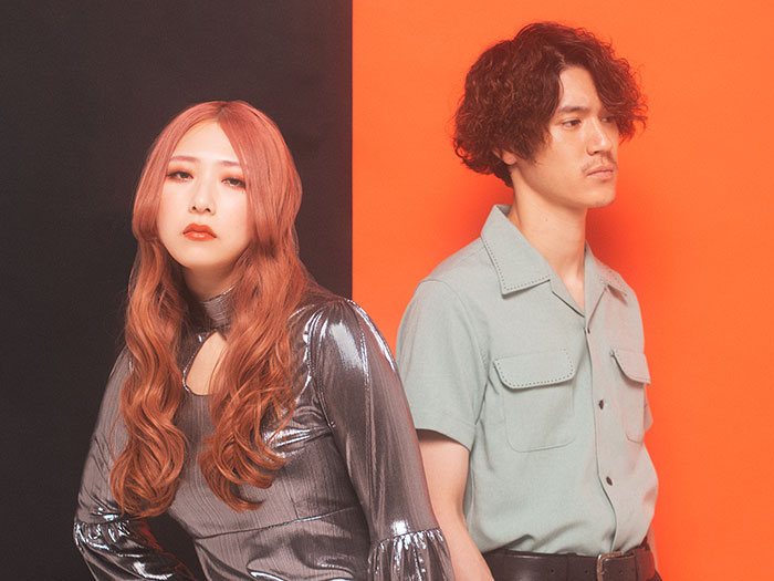 GLIM SPANKY、約2年ぶりとなるニューアルバム『Into The Time Hole』のジャケット写真公開