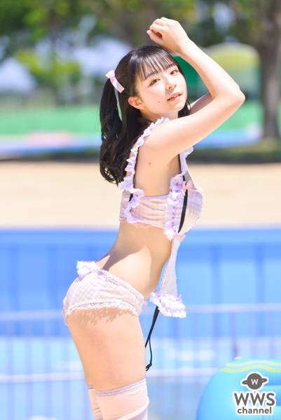 【写真特集 11枚】スリジエ・茜紬うた、ガーリーなメイド風ビキニで視線釘付け！＜近代麻雀水着祭2022＞